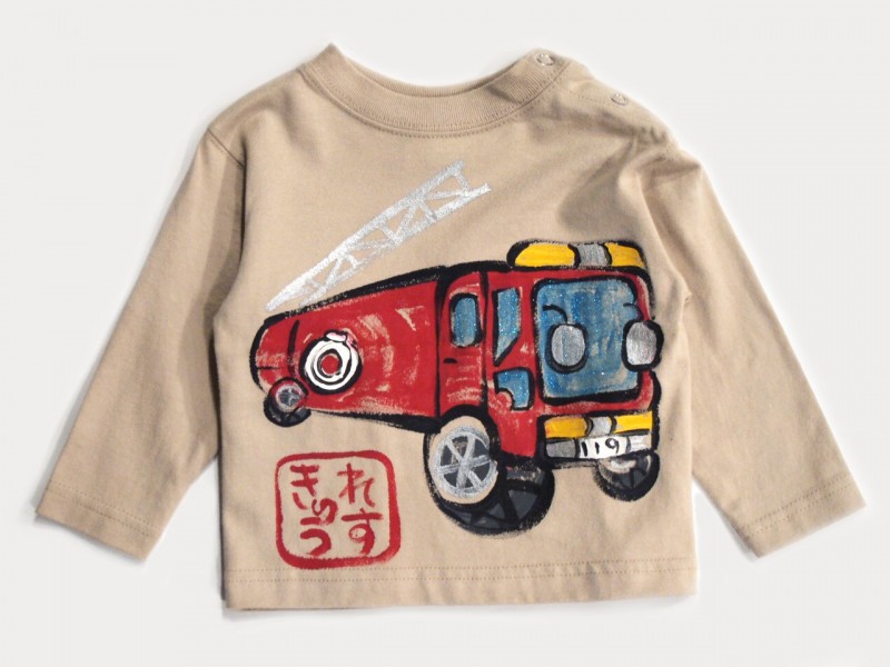 消防車の手描きTシャツ